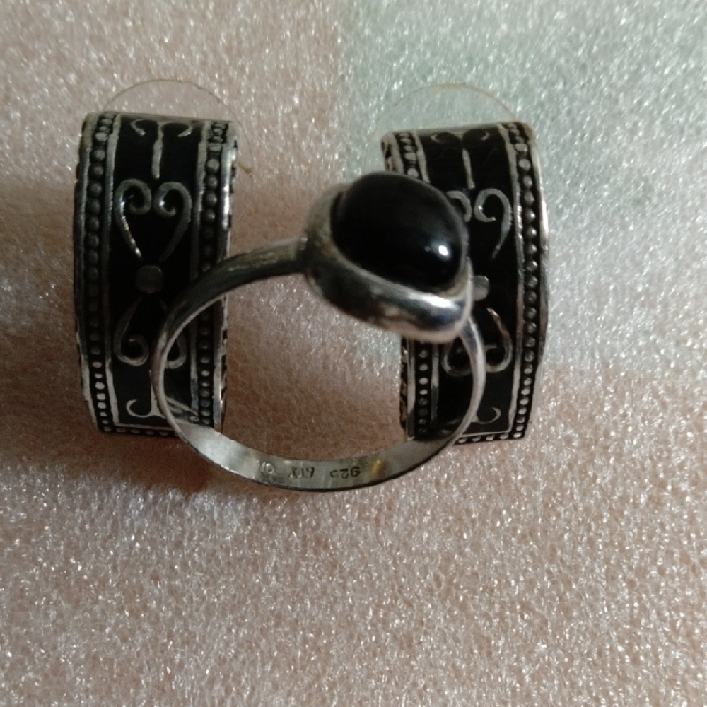 Elegant Black and Silver Ring